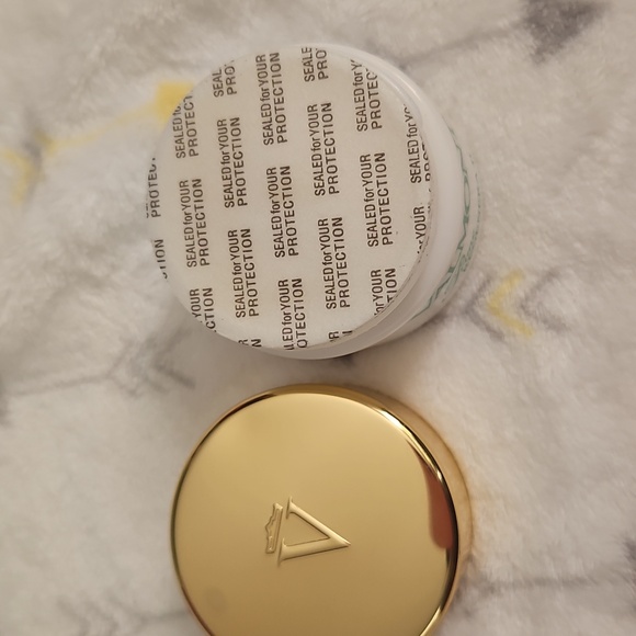 Valmont Prime Regenera II Cream - Gold and Green - Picture 3 of 5